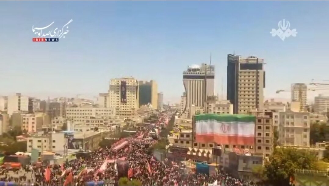 Video| Larawan mula sa Itaas ng Imam Reza Street sa Mashhad at ang Sigaw ng mga Tao para sa Pagpapaalam sa Martir na Lider ng Rebolusyon