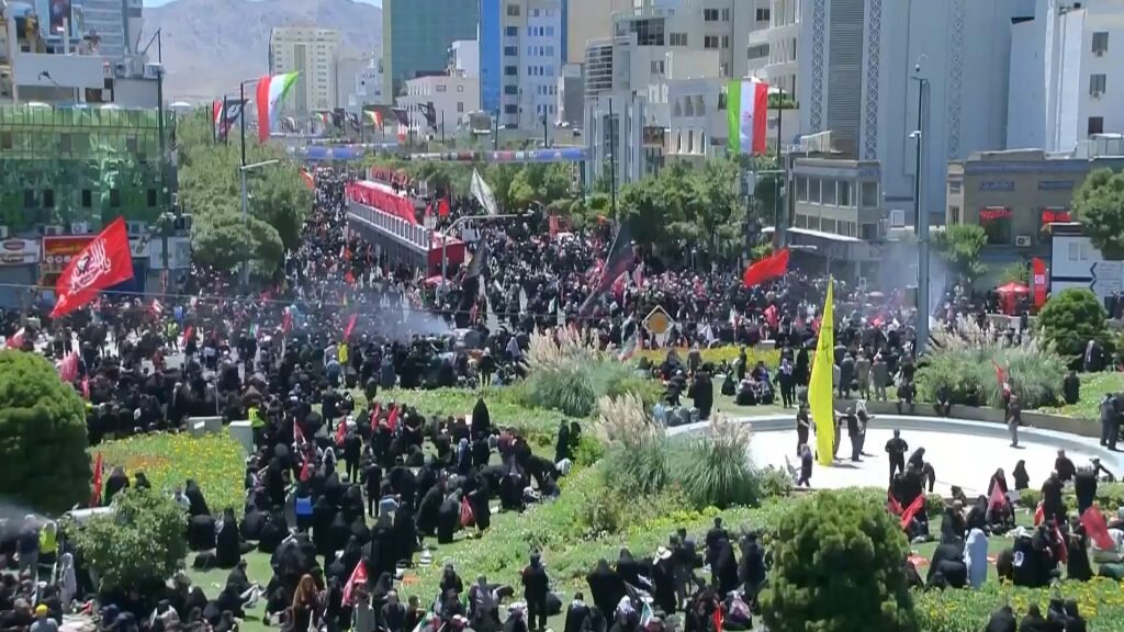 Daruruwan Dubban Al’umma Ne Ke Kwarara Zuwa Kabarin Imam Ridha (A.S) A Mashhad Don Bankwana Da Imam Khamene'i