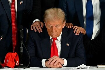 Trump Kembali Menjerumuskan Dirinya ke dalam Kemelut Politik yang Kecil Kemungkinannya Dapat Ia Keluar darinya