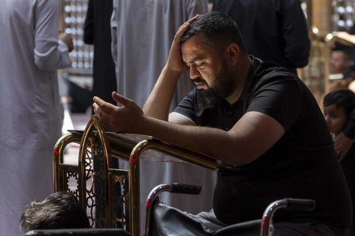 تقرير مصور/ قراءة دعاء الندبة في صحن مرقد أبي الفضل العباس (عليه السلام)