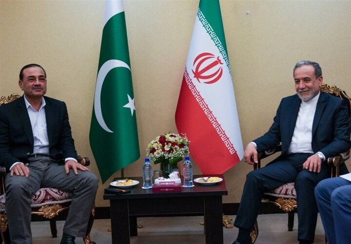 عراقچی کا عاصم منیر سے رابطہ، ایران کے امریکی مہم جوئی کا ڈٹ کر مقابلہ کرنے کے عزم کا اظہار