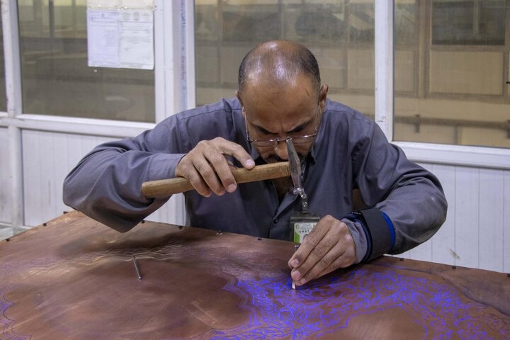 تقرير مصور/ البدء بأعمال تصنيع باب الإمام الحسن العسكري (عليه السلام)