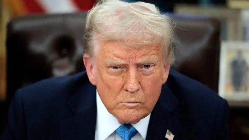 আবারও রাজনৈতিক চোরবালিতে নামল ট্রাম্প