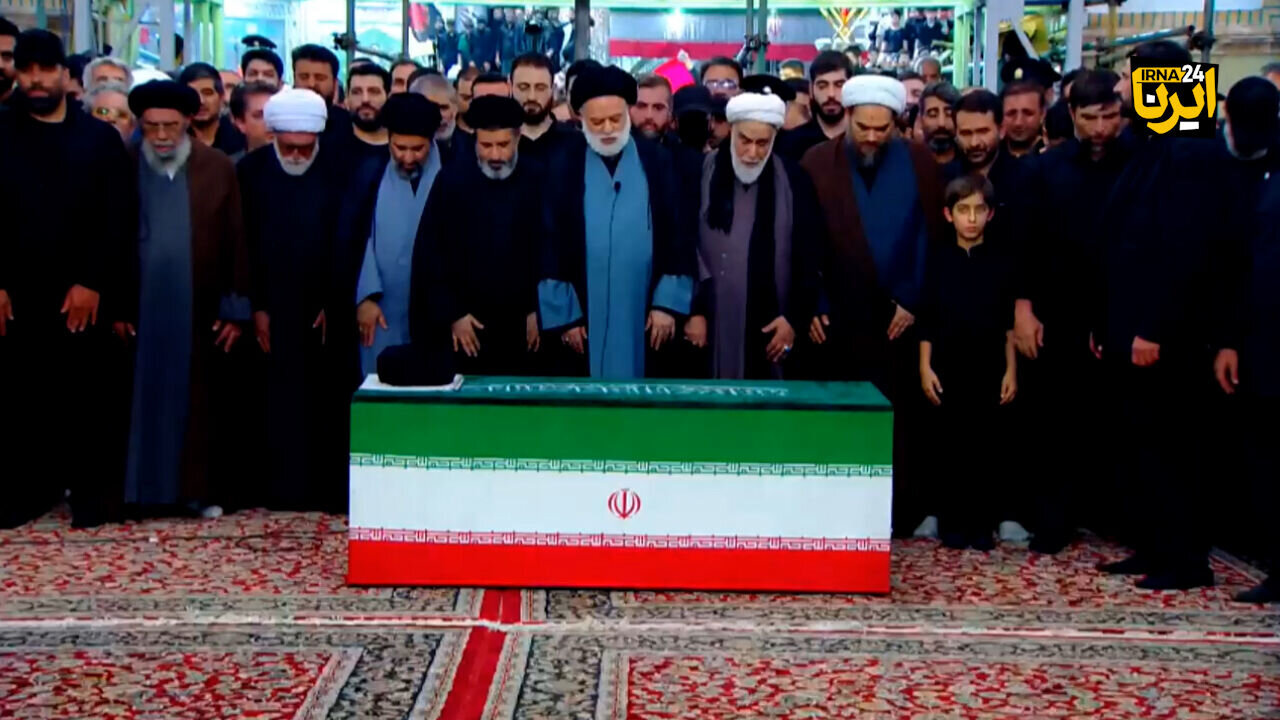 Milyonlarla insan şəhid Rəhbərin böyük oğlunun imaməti ilə cənazə namazı qıldı