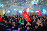 Foto / Şəhid İmam Xameneinin məzarı Darul-zikr eyvanında əzadar insanlar tərıfindən ziyarət edilir