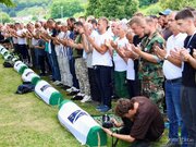 Klanjana kolektivna dženaza namaz za 10 žrtava genocida u Srebrenici
