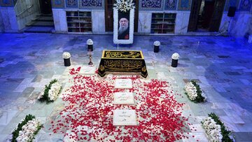 Video / "Yetmiş Yıllık Mücadelenin Ardından Son Yolculuk: 'Artık İmam Rıza'nın (a.s) Kucağında Huzur İçinde Dinlen'"