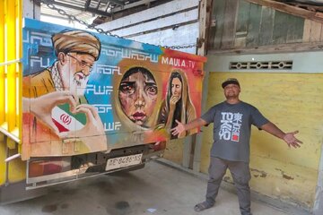 ইন্দোনেশিয়ায় 'শহীদ নেতার'-এর চিত্রটি যানবাহনের অনুষঙ্গে পরিণত হয়েছে।
