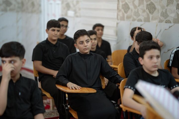 تقرير مصور/  تقديم دروس فقهية وثقافية ضمن مشروع (صغارنا قرّاء) في قضاء الهندية بكربلاء
