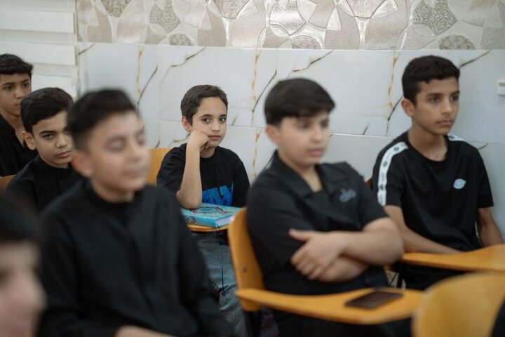 تقرير مصور/  تقديم دروس فقهية وثقافية ضمن مشروع (صغارنا قرّاء) في قضاء الهندية بكربلاء