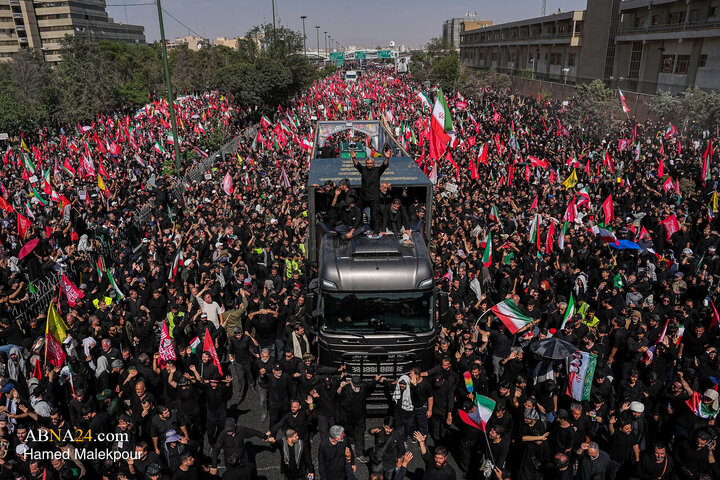تشییع پیکر مطهر رهبر شهید انقلاب در تهران