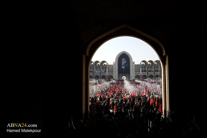 اقامه نماز بر پیکر رهبر شهید انقلاب در مصلی تهران