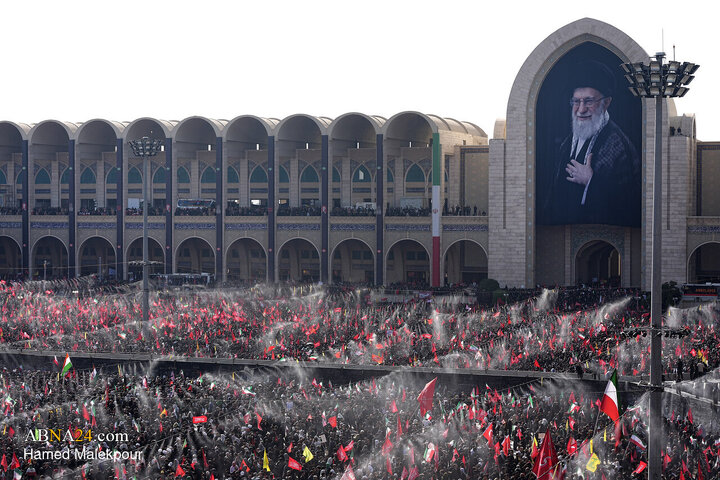 اقامه نماز بر پیکر رهبر شهید انقلاب در مصلی تهران