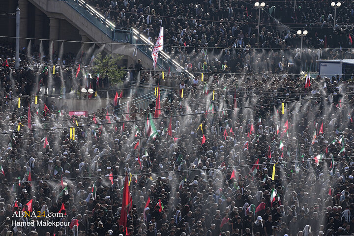 اقامه نماز بر پیکر رهبر شهید انقلاب در مصلی تهران