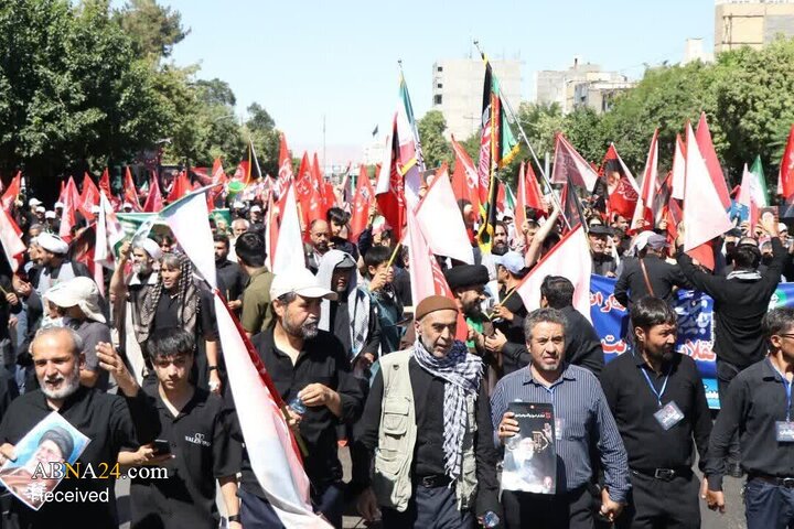 حضور مهاجرین افغانستانی مشهد در تشییع رهبر شهید
