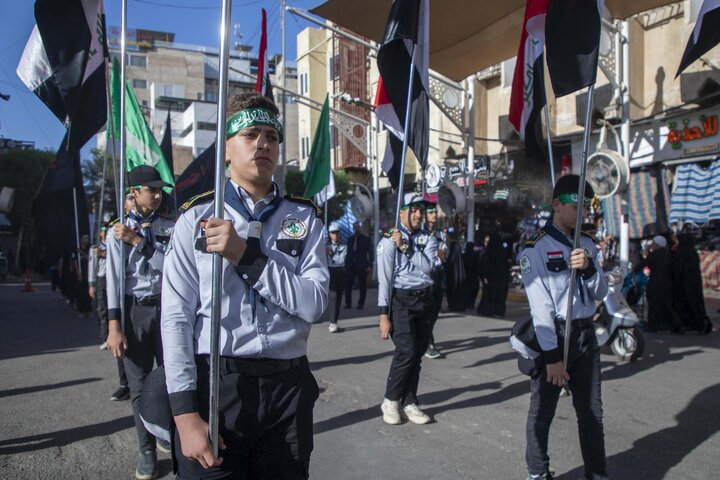 تقرير مصور/ بمشاركة نحو ألف طالب تنظيم المسيرة العاشورائية السنوية في كربلاء المقدسة