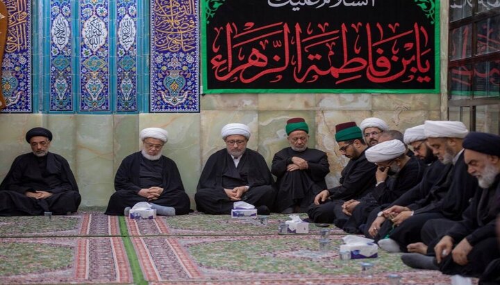 تقرير مصور/ إقامة مجلس عزاء بذكرى استشهاد الإمام زين العابدين(ع) في العتبة الحسينية المقدسة
