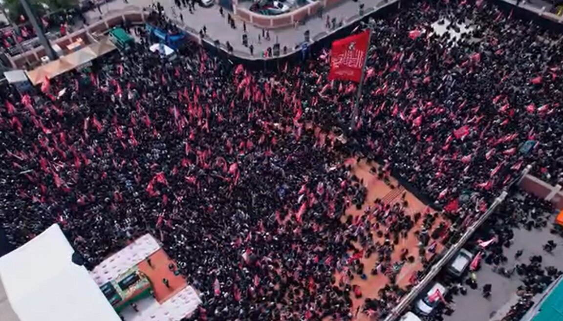 ویدیو | مردم کارگیل هند در مراسم باشکوه تشییع نمادین رهبر شهید پرچم‌های سرخ انتقام بلند کردند