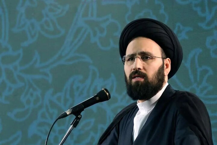 سەید عەلی خومەینی: هەر کەس پەیامی دۆستایەتی بداتە ئەمریکا پیس و گڵاوە