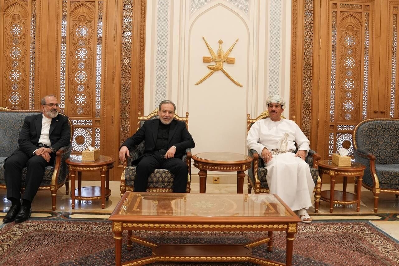 Waziri wa Mambo ya Nje wa Iran Abbas Araghchi Awasili Oman kwa Mazungumzo kuhusu Mlango Bahari wa Hormuz na Hali ya Kanda ya Mashariki ya Kati