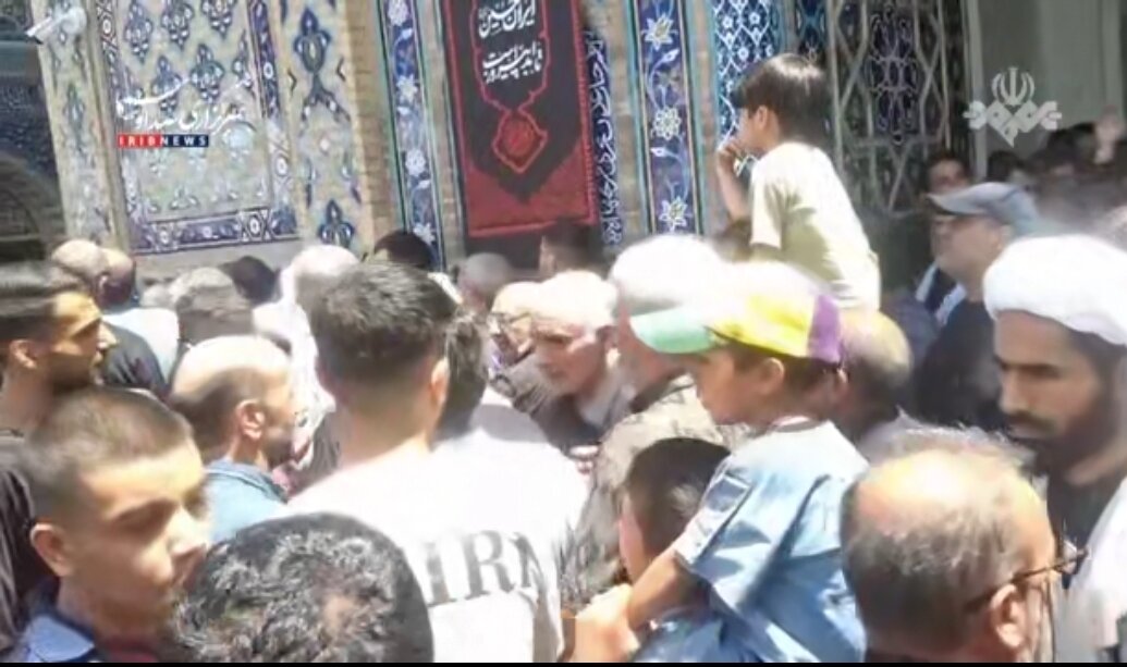 Video| Walang-Hanggang Pag-agos ng mga Panauhin sa Libingan ng Martir na Lider; Ang Banal na Dambana ni Imam Reza ay Puno pa rin ng mga Tao