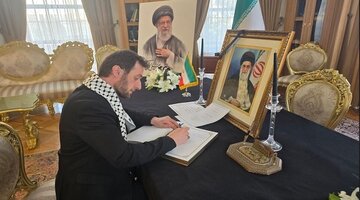 شهادت رهبر انقلاب در قلوب و اذهان مردم ترکیه تاثیر بسیار بالایی گذاشت/ تشییع میلیونی رهبری جایگاه والای ولایت فقیه را عیان کرد