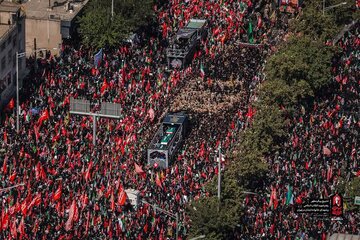 رسانه‌های فرانسه تشییع رهبر انقلاب اسلامی را رویدادی فراتر از یک مراسم مذهبی توصیف کردند