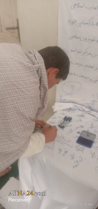 Photos: Afghans Sign Petition for Reopening of Shia Institutions