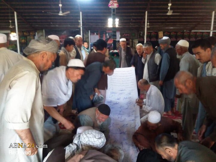Photos: Afghans Sign Petition for Reopening of Shia Institutions