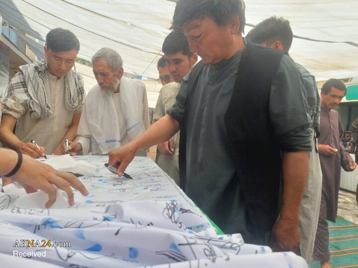 Photos: Afghans Sign Petition for Reopening of Shia Institutions