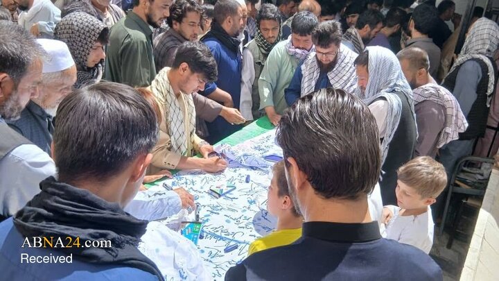 Photos: Afghans Sign Petition for Reopening of Shia Institutions