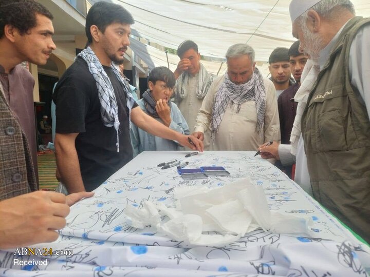Photos: Afghans Sign Petition for Reopening of Shia Institutions