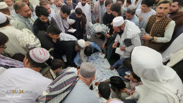 Photos: Afghans Sign Petition for Reopening of Shia Institutions