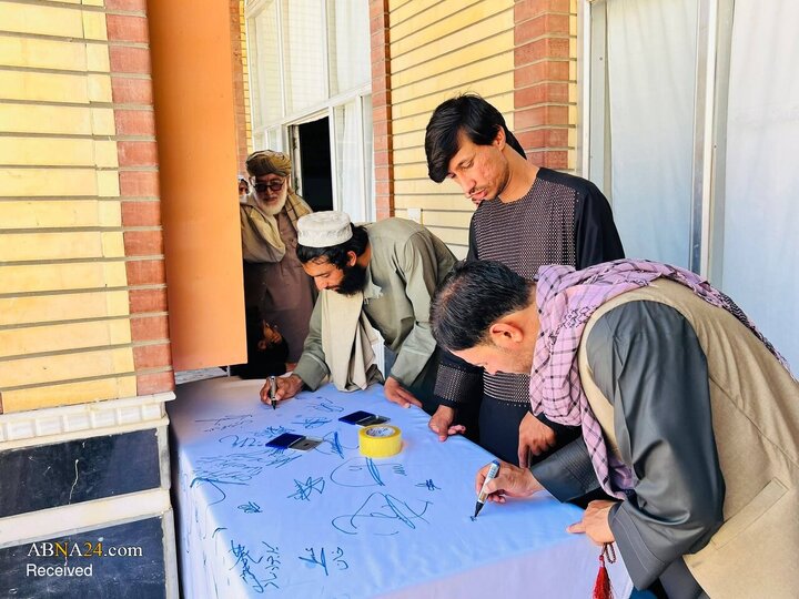 Photos: Afghans Sign Petition for Reopening of Shia Institutions
