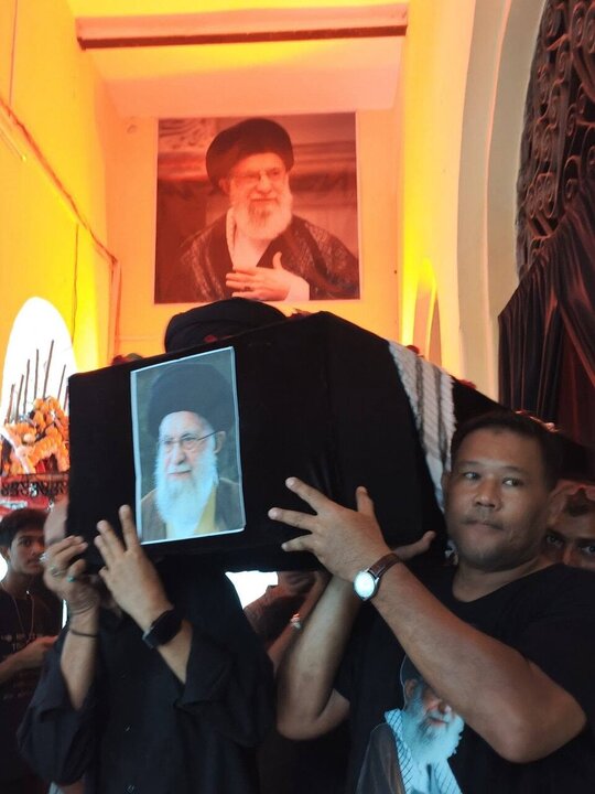 تقرير مصور/ مراسم جنازة رمزية لنعش الإمام الشهيد في مسجد بونجا الشيعي في يانغون ميانمار