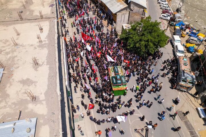 Informe fotográfico | Imágenes aéreas de las multitudes masivas en la ceremonia fúnebre simbólica por el Líder mártir en Kargil, India