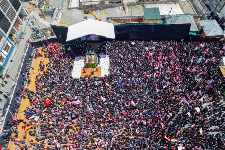 Informe fotográfico | Imágenes aéreas de las multitudes masivas en la ceremonia fúnebre simbólica por el Líder mártir en Kargil, India