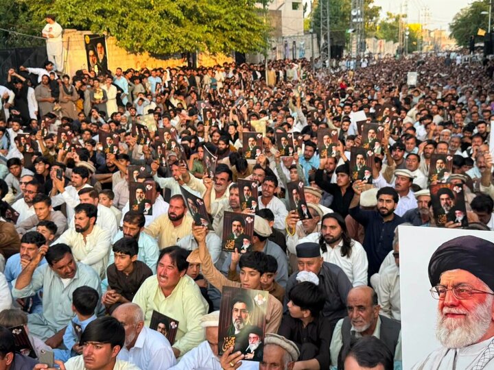 تقرير مصور/ تجمّع جماهيري حاشد في باراشنار بباكستان لتكريم القائد الشهيد بنعوش رمزية