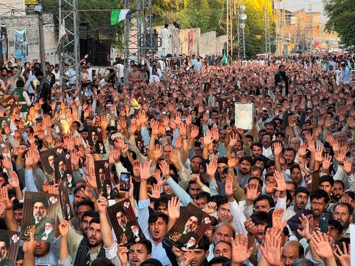 تقرير مصور/ تجمّع جماهيري حاشد في باراشنار بباكستان لتكريم القائد الشهيد بنعوش رمزية