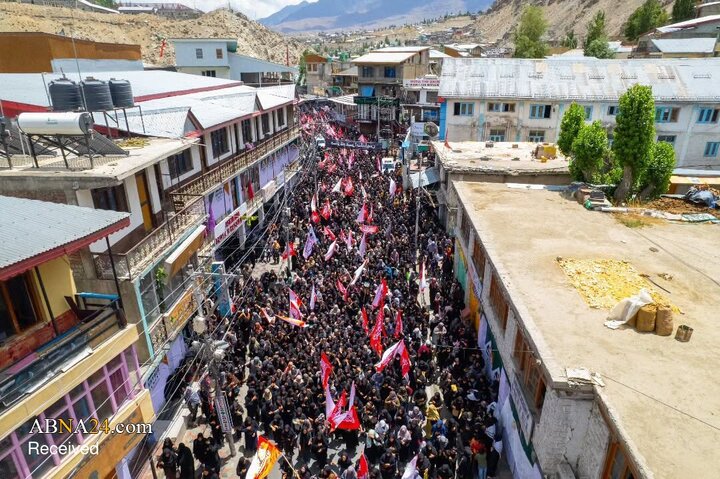 مراسم نمادین تشییع رهبر شهید با حضور گسترده مردم در کارگیل هند