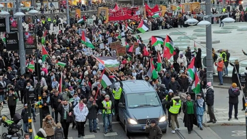 Hundreds Rally in Stockholm to Protest Israeli Assaults on Gaza, Ceasefire Breaches