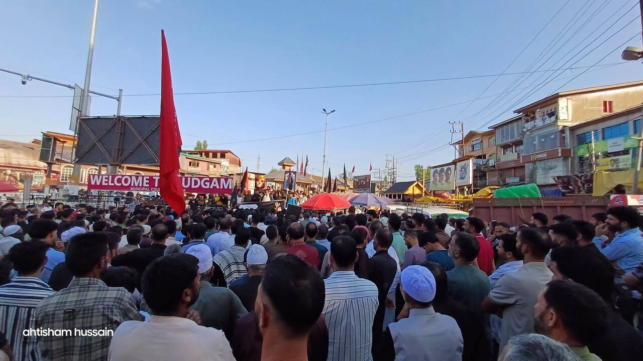 تقرير مصور/ مراسم توديع الجثمان الطاهر للإمام الشهيد في كشمير
