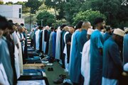 Kakulangan ng Moske sa Marseille; Ang mga Muslim ay Nagdarasal sa mga Lansangan