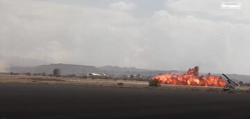 فیدیو | لحظة الهجوم الإرهابي السعودي على مطار صنعاء الدولي قبيل هبوط الطائرة الإيرانية