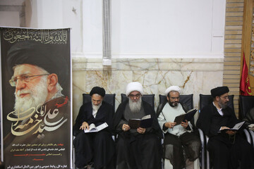 مراسم بزرگداشت رهبر شهید انقلاب با مشارکت قوای سه‌گانه در حرم بانوی کرامت