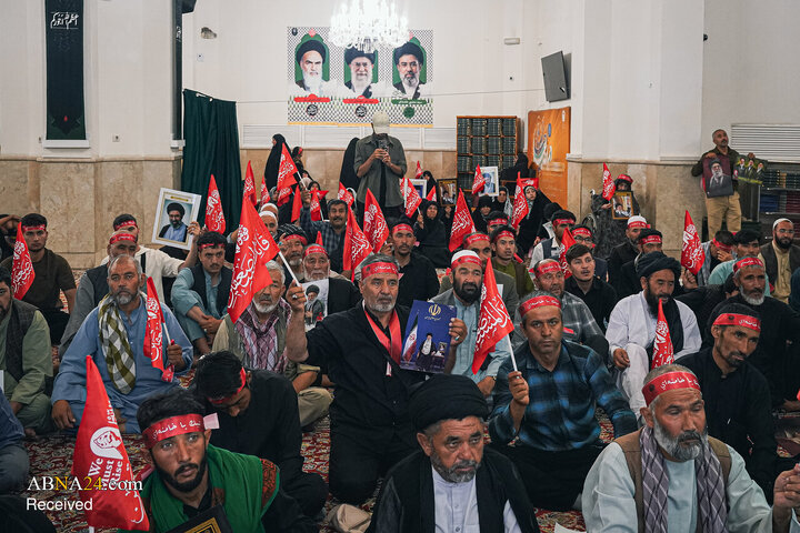بزرگداشت رهبر شهید انقلاب با حضور زائران افغانستانی در حرم مطهر رضوی