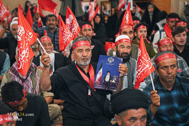 بزرگداشت رهبر شهید انقلاب با حضور زائران افغانستانی در حرم مطهر رضوی