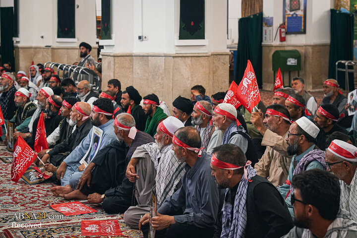 بزرگداشت رهبر شهید انقلاب با حضور زائران افغانستانی در حرم مطهر رضوی