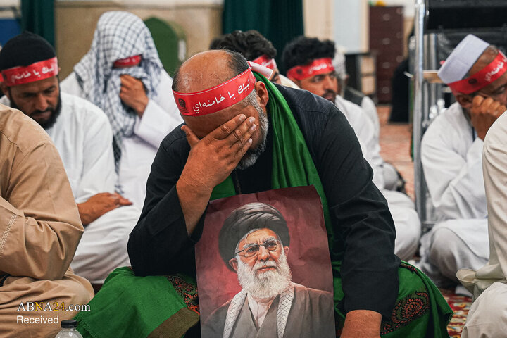 بزرگداشت رهبر شهید انقلاب با حضور زائران افغانستانی در حرم مطهر رضوی