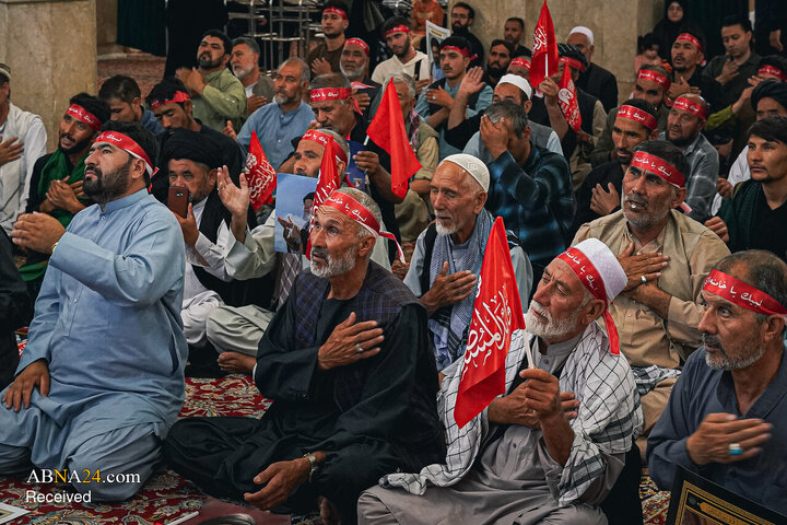 بزرگداشت رهبر شهید انقلاب با حضور زائران افغانستانی در حرم مطهر رضوی